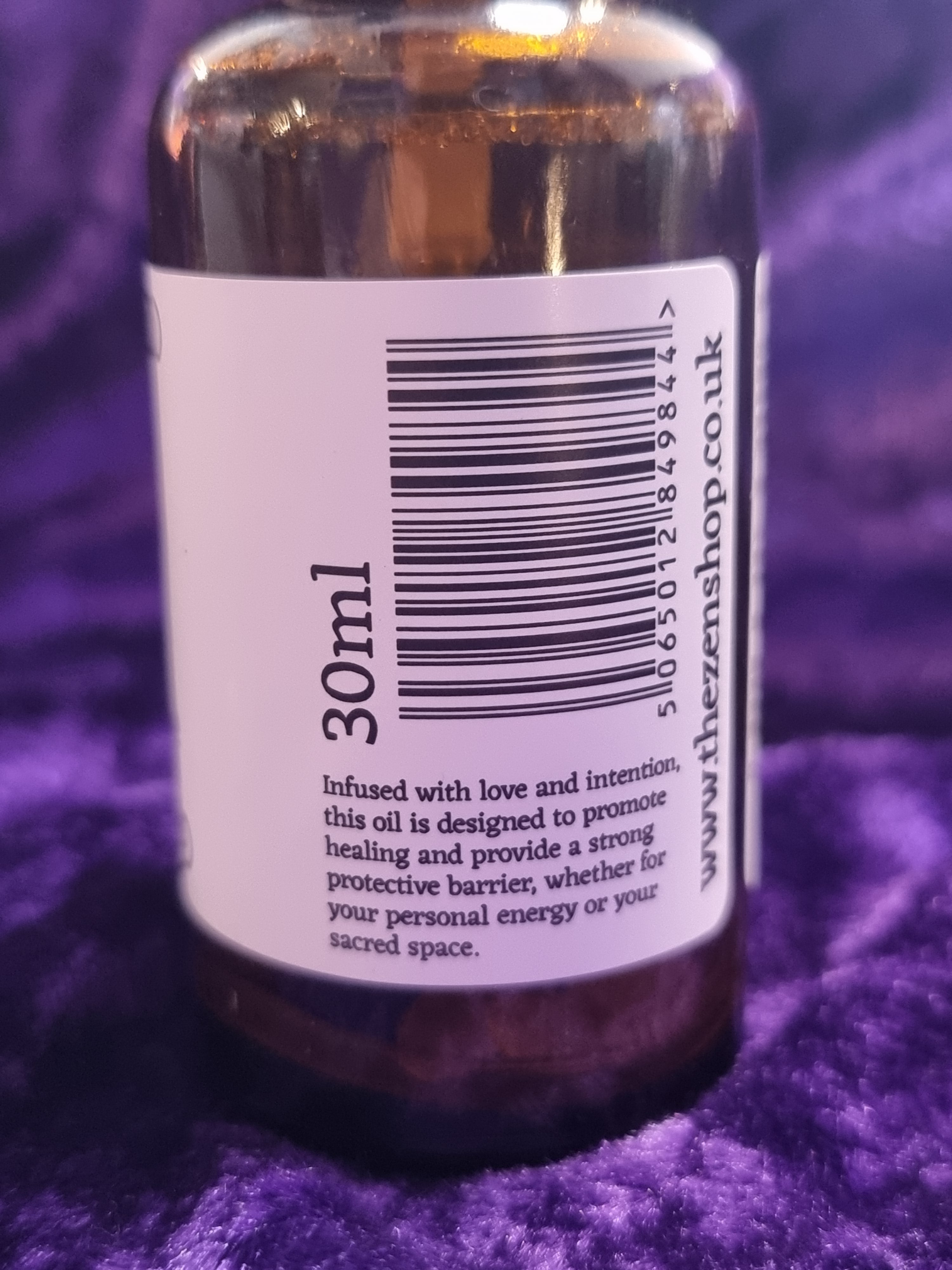 Bottle with a 30ml label and barcode on a purple textured background