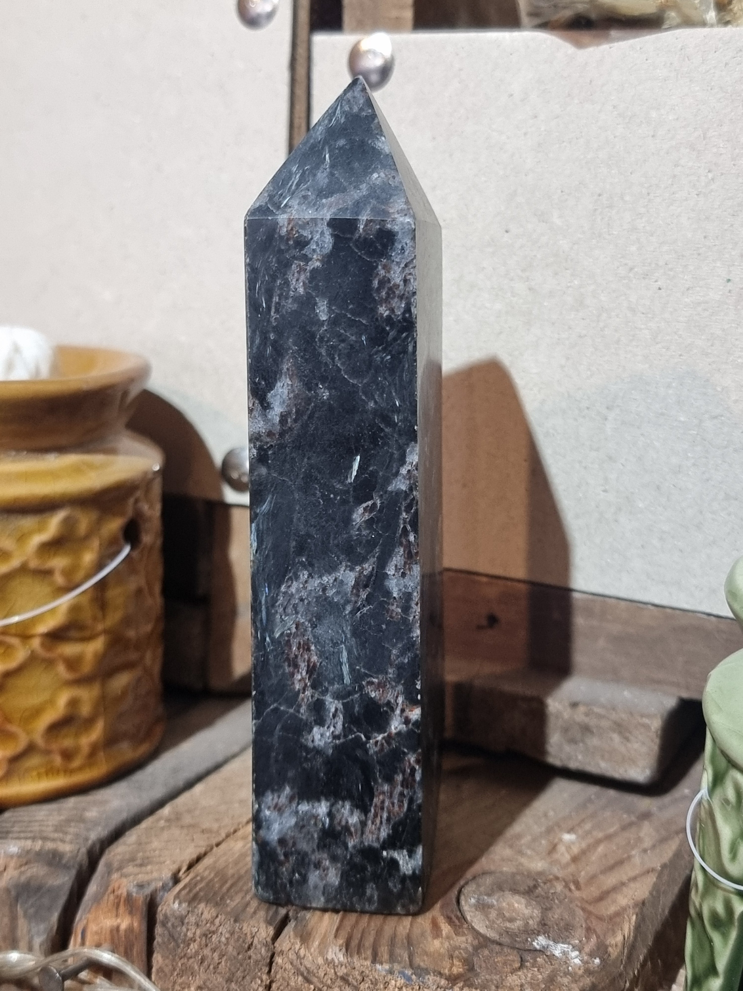 Arfvedsonite In Garnet (Firework)