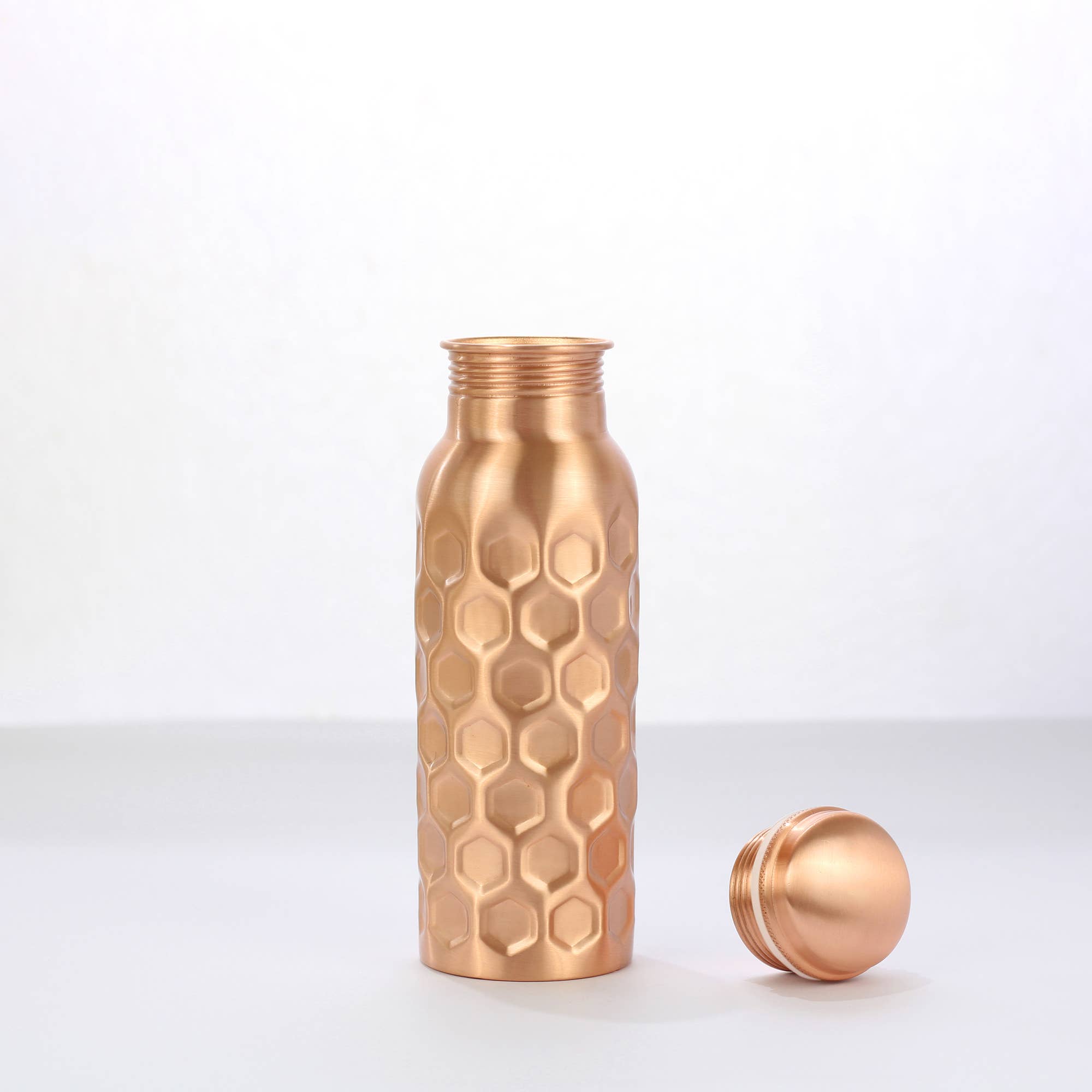 Diamond Hammered Copper Bottle (700ml)