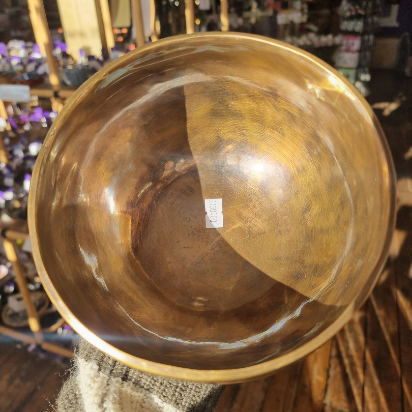 Tibetan Hand Beaten Singing Bowl (Antique Gold)