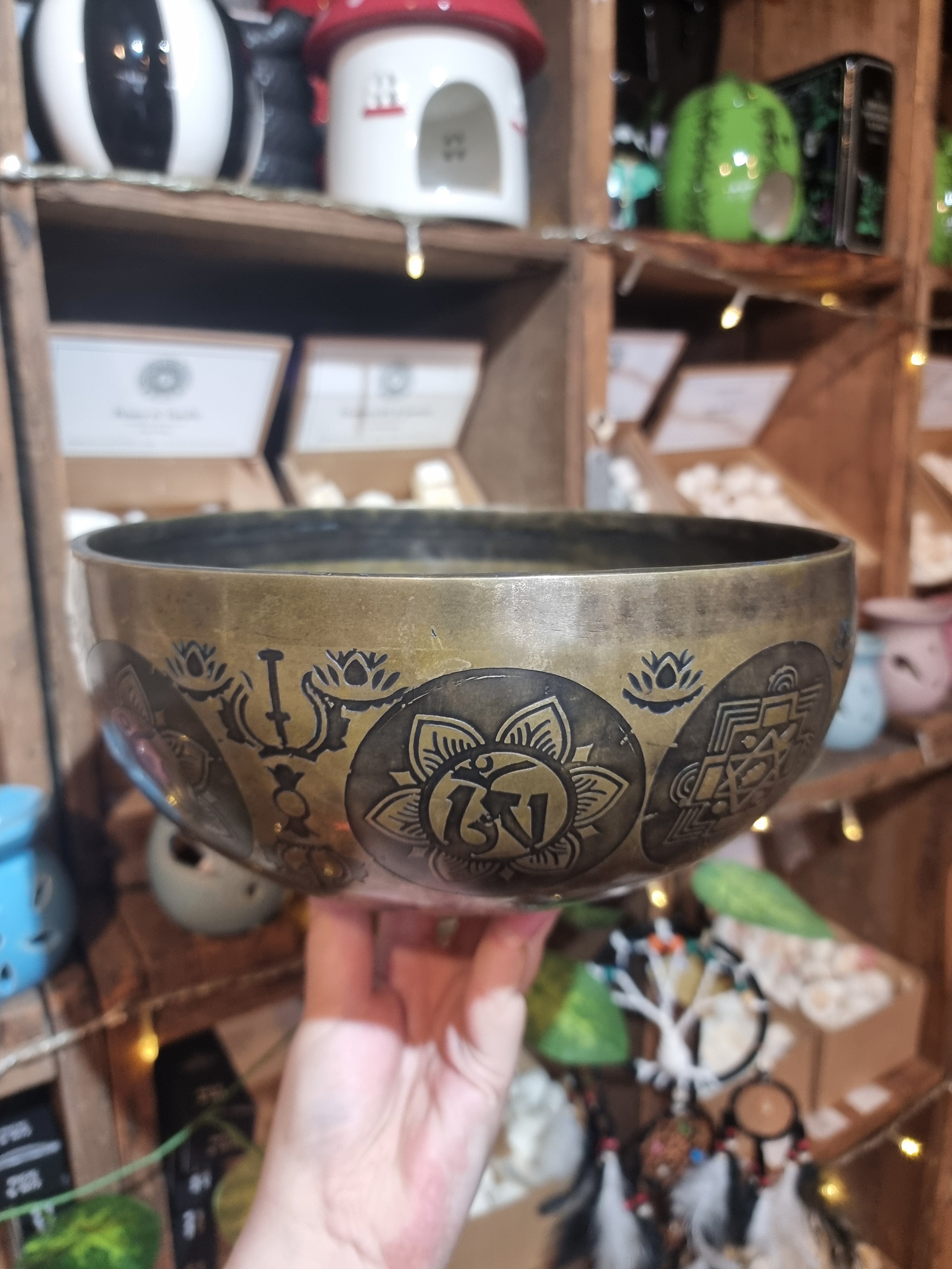 Engraved Flower of Life Singing Bowl (23cm)
