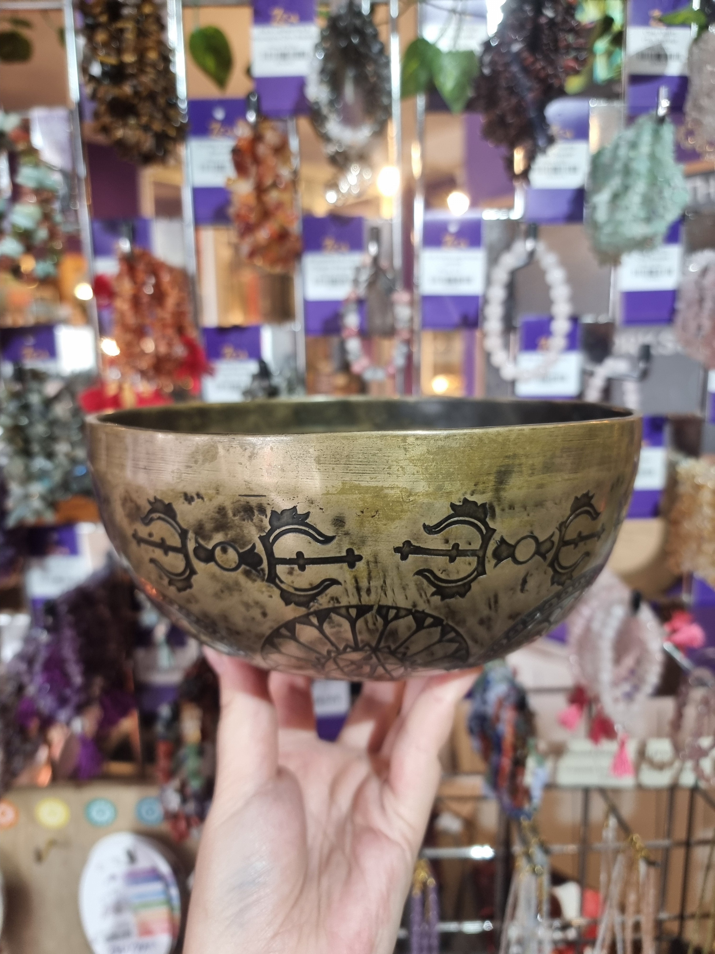 Engraved Flower Singing Bowl (20cm)