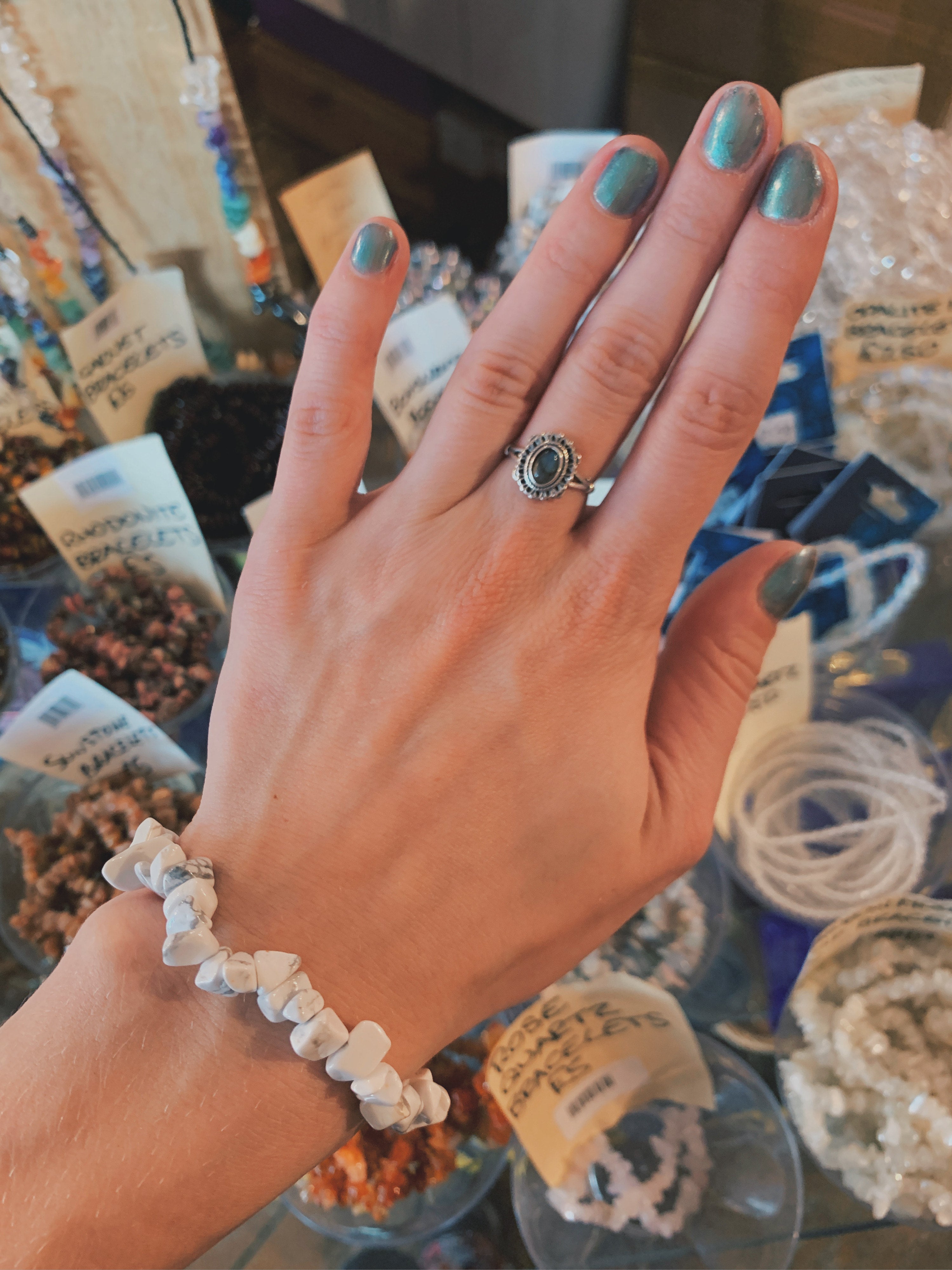 Howlite Chip Bracelet