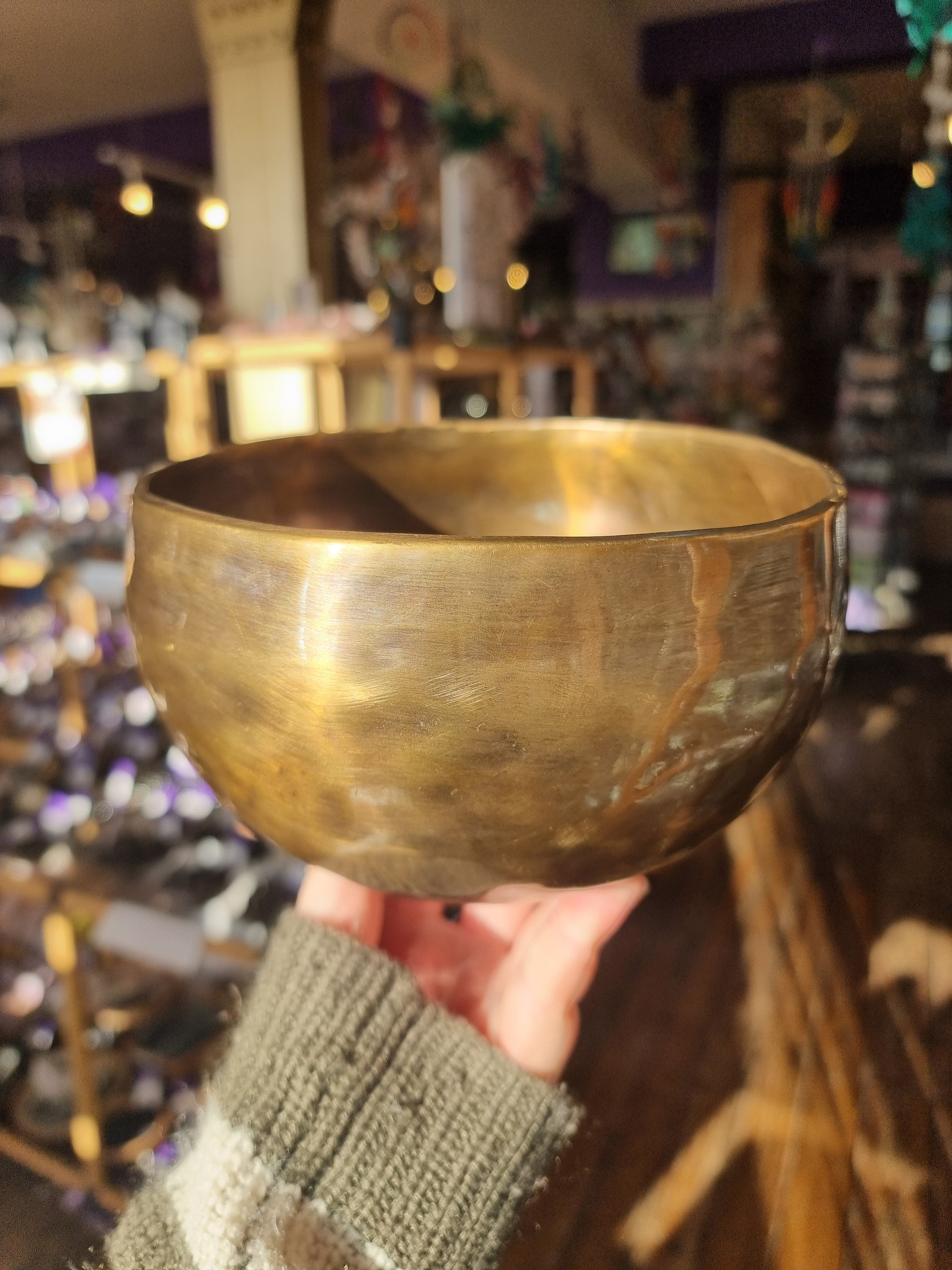 Tibetan Hand Beaten Singing Bowl (Antique Gold)