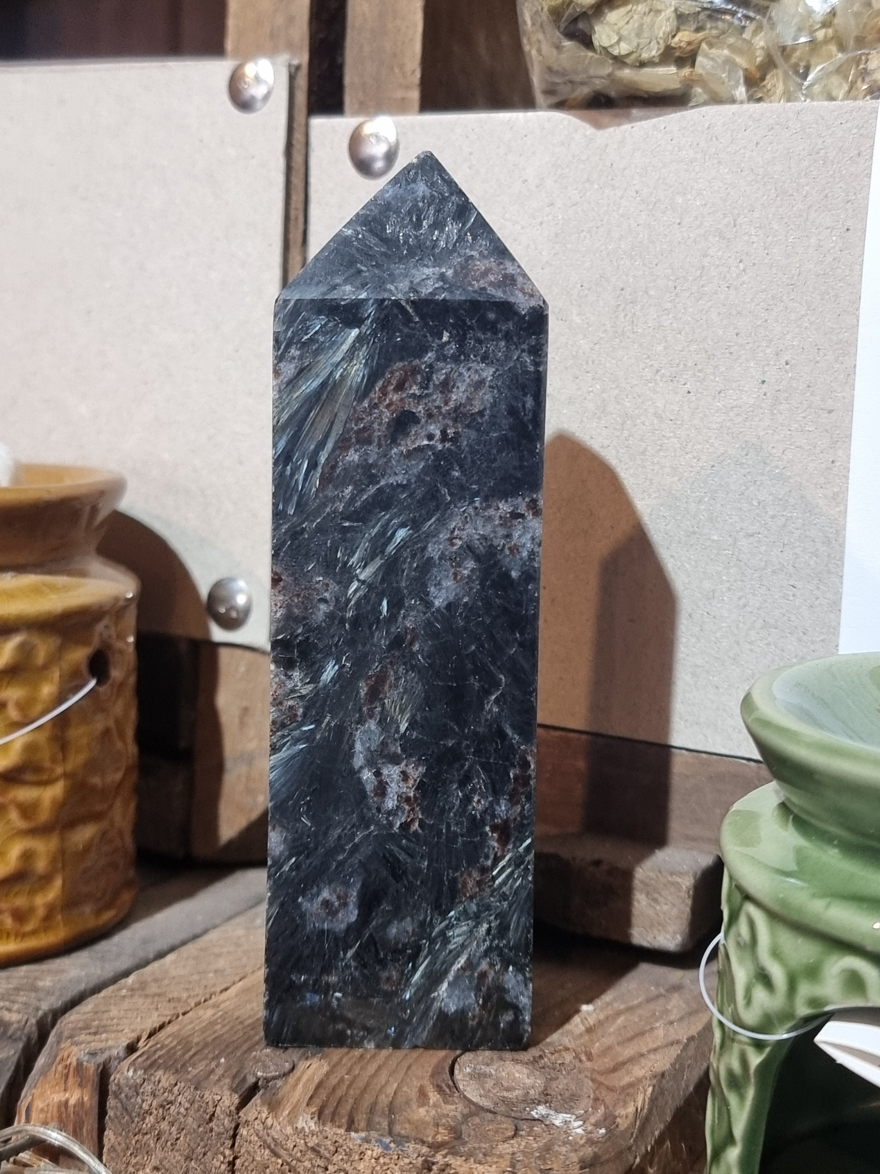 Arfvedsonite In Garnet (Firework)