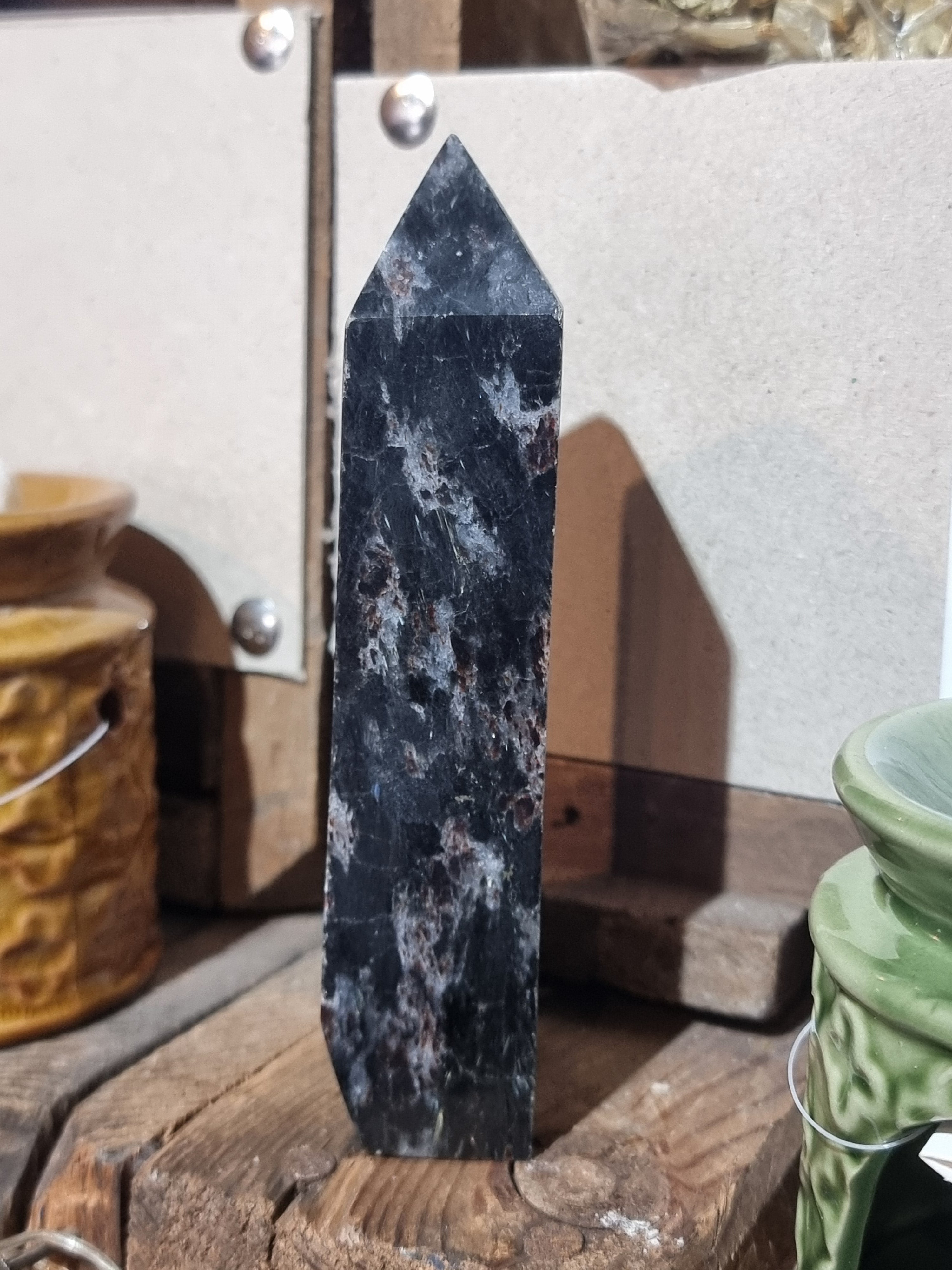 Arfvedsonite In Garnet (Firework)