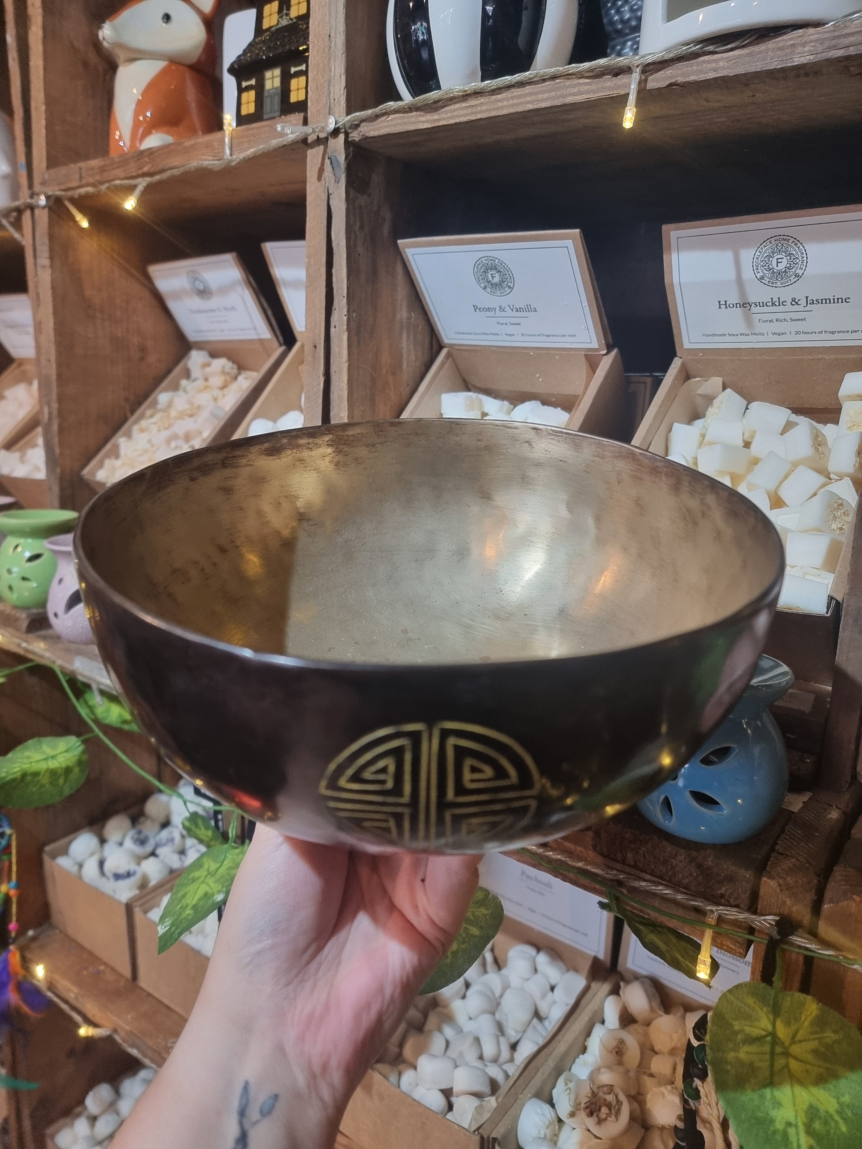 Shou Singing Bowl (22cm)