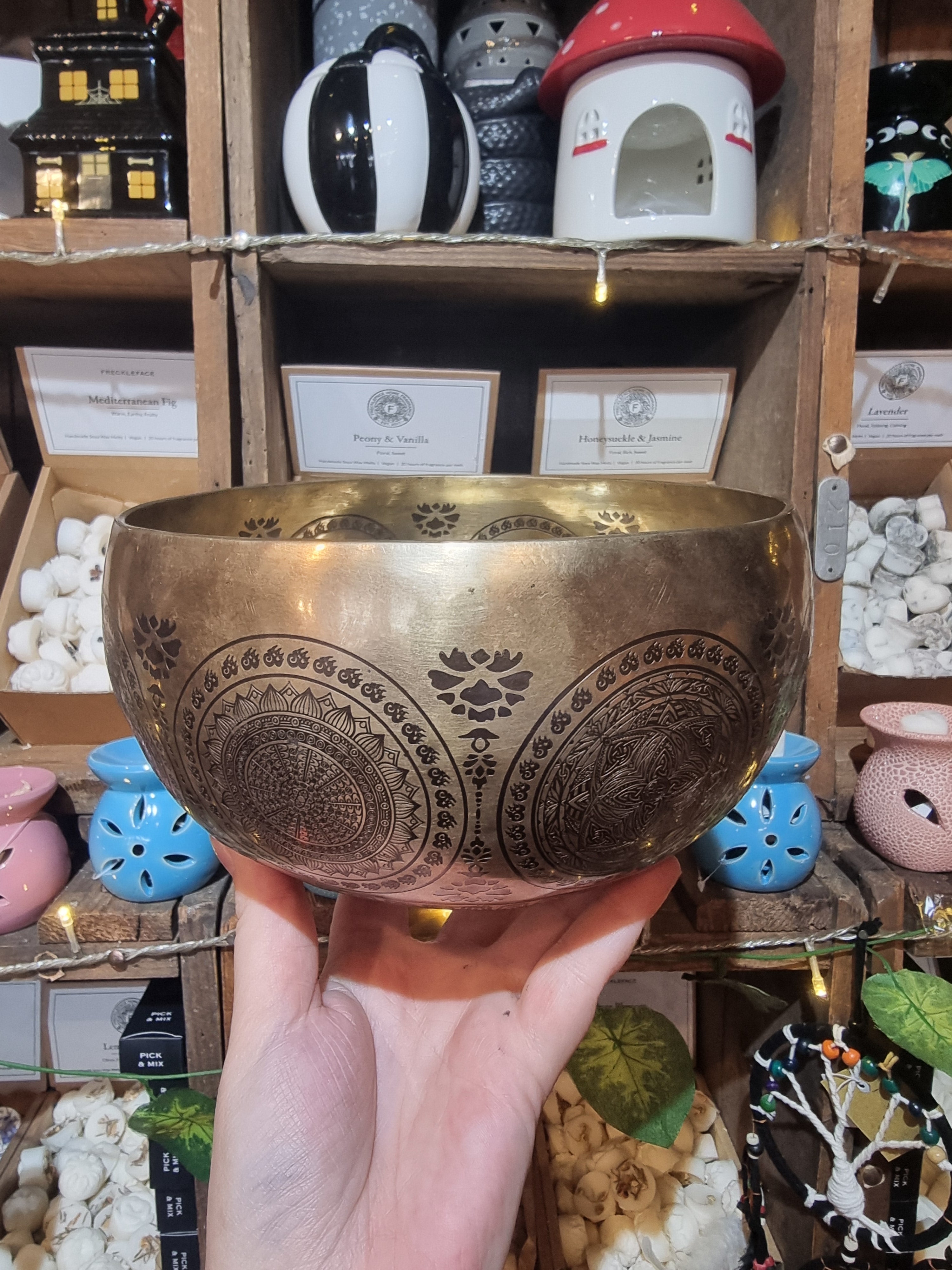Engraved Vajrapani Singing Bowl (18cm)