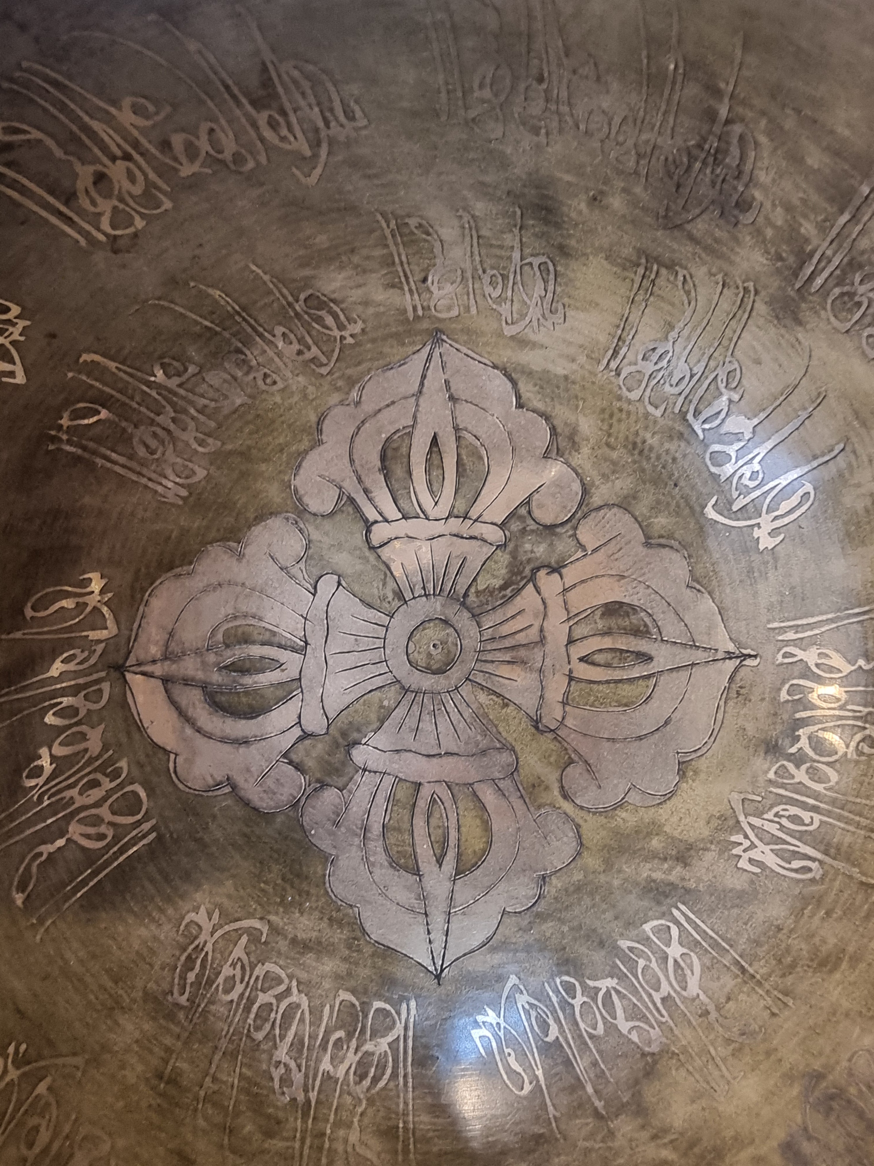 Engraved Vajra Singing Bowl (17.5cm)